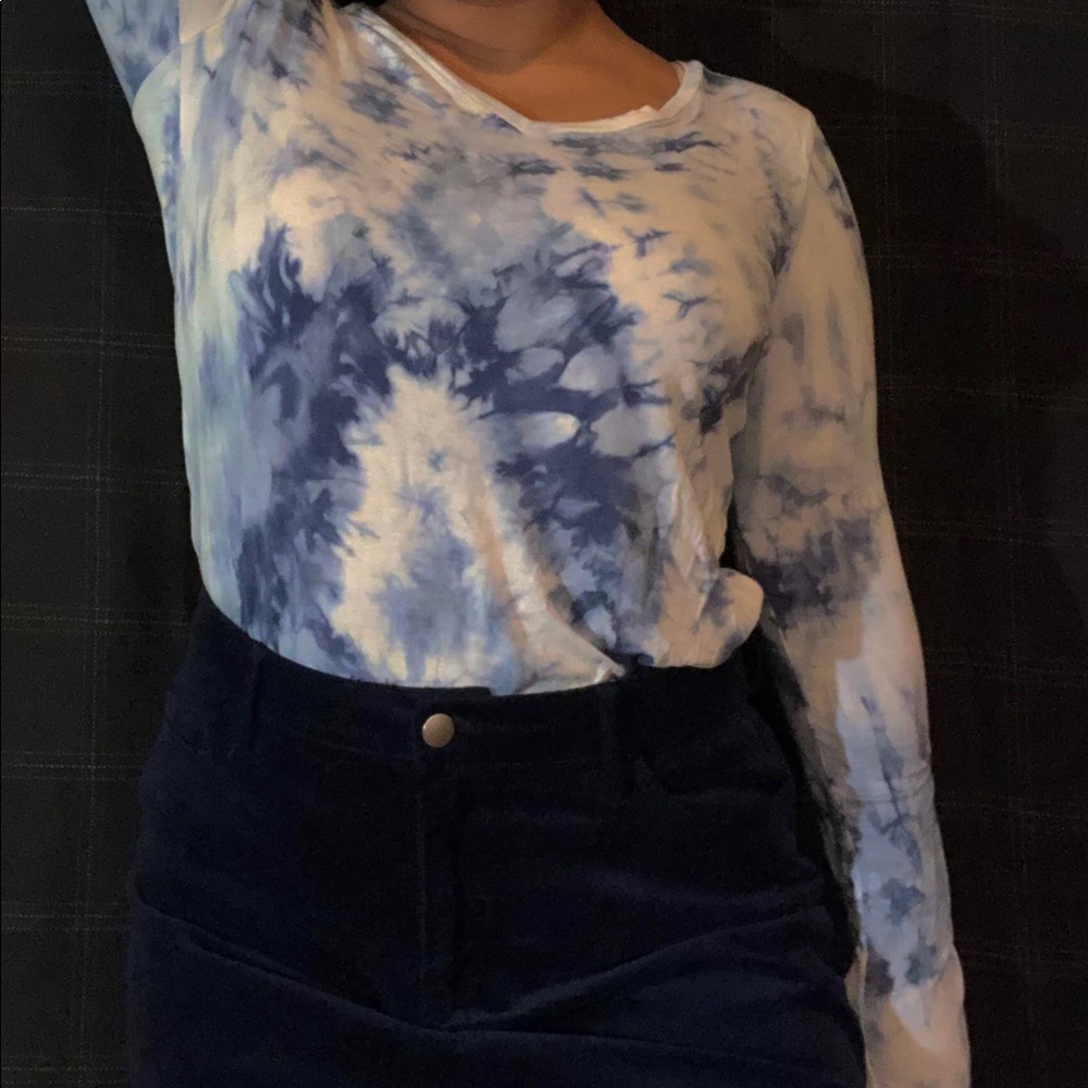White and blue tie dye V-neck from Aero.